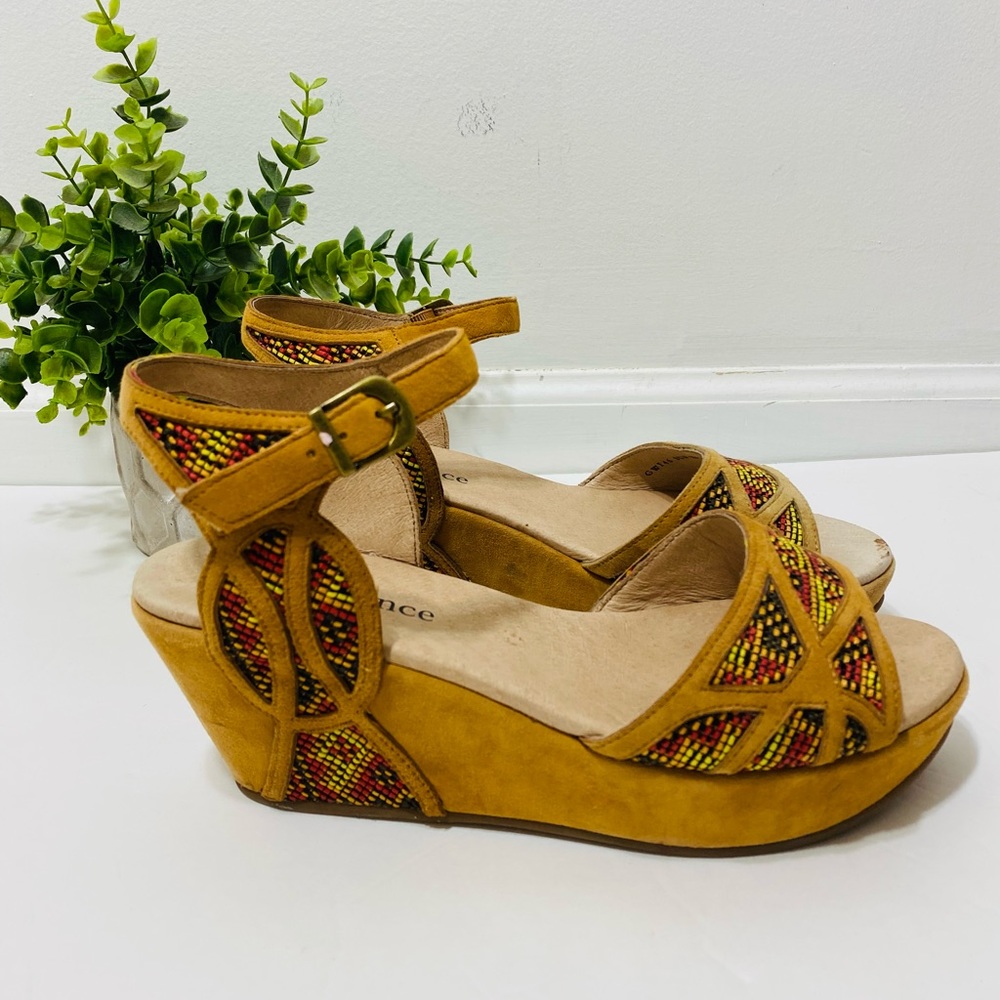 Sundance embroidered platform Sandler wedge 39 size 9